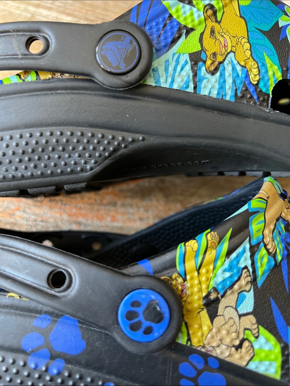 Crocs x Disney The Lion King Clogs - Picture 10 of 13